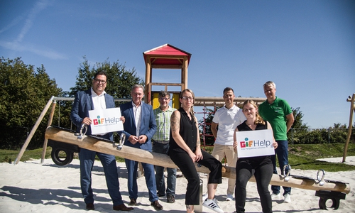 Landrat Tobias Heilmann; Thomas Fast, Vorstandsvorsitzender der Volksbank BRAWO Stiftung; Eckart Schulte „GifHelp“ | Venito; Nadine Lücke-Libro, Leiterin der Einrichtung Clausmoorhof; Andreas Fricke, Leiter des Fachbereichs 3 - Ordnung, Verkehr und Veterinärwesen; Jil Tischel-von der Heyde, Projektleiterin GifHelp und Marcus Sauerbrei, ebenfalls vom Fachbereich Ordnung, Verkehr und Veterinärwesen und Mitglied der Steuerungsgruppe von „GifHelp“ (v. li.).