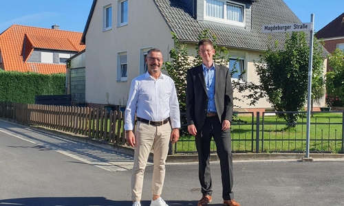 v.l.: Ralph Geffert (Fachdienstleiter Planung, Bau und Umwelt) und Bürgermeister Tobias Grünert.
