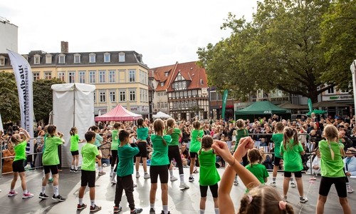 Bühne frei für die Sportvereine Braunschweigs auf dem Kohlmarkt: Beim Marktplatz der Vereine begeisterte unter anderem die Braunschweiger Dance Company e. V. während des trendsporterlebnis.