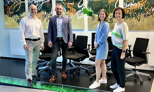 Christian Koch, zweiter Geschäftsführer der Mast-Jägermeister Deutschland GmbH, Christian Hawicks, Aline Gauder, beide Vorstand DRK, und Manja Puschnerus, Curt Mast Jägermeister Stiftung (v. li.).