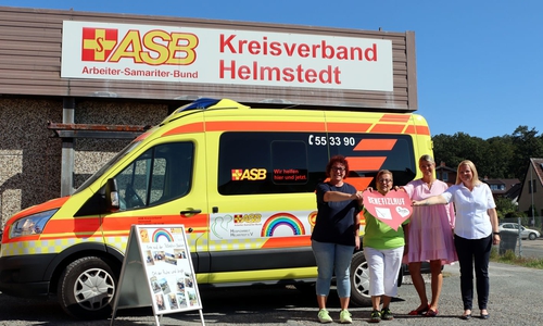 Das Kooperationsteam Hospizverein und Arbeiter-Samariter Bund freut sich über dem Spendenbetrag.