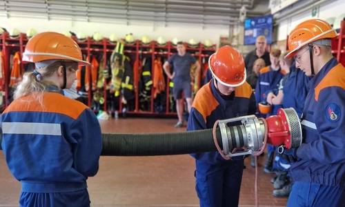 Bei der praktischen Übung war Geschick gefragt.