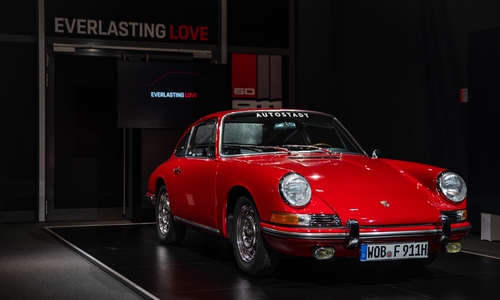 Die Sonderfläche „60 Jahre Porsche 911“ widmet sich darüber hinaus einem weiteren Jubiläum.