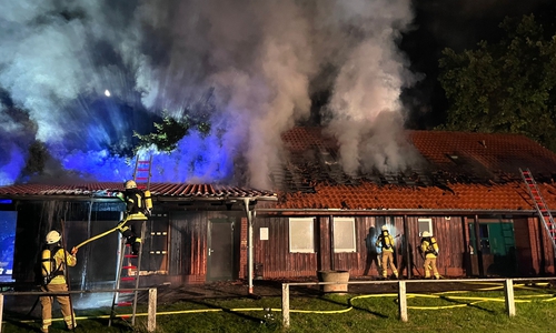 In der Nacht zu Mittwoch brannte ein Vereinsheim in Ahnsen.