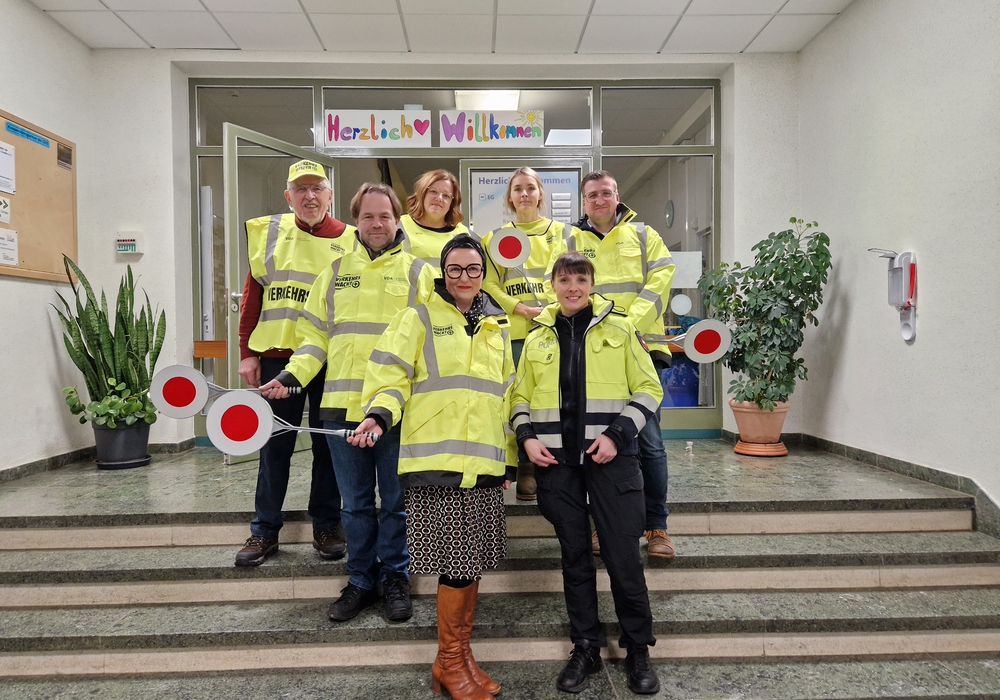 Polizei Und Verkehrswacht Goslar Bilden Erste Verkehrshelfer Aus ...