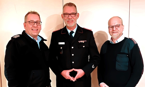 Stellvertretender Ortsbrandmeister Jan Sprenger, Gemeindebrandmeister Marcus Peters und Ortsbrandmeister Tobias Breske (v. li.).