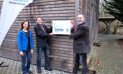 v.l.n.r.: Marieke Neßmann (Stationsleitung), Dr. Holger Buschmann (NABU-Landesvorsitzender), Holger Herlitschke (Stadtrat).