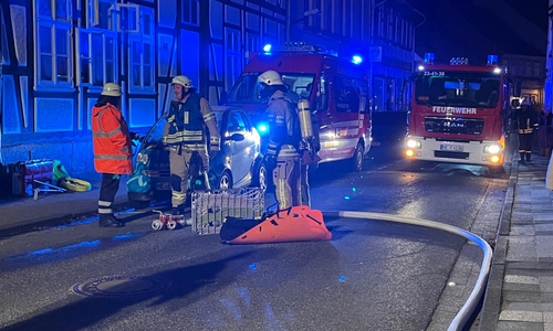 Die Feuerwehr untersuchte das betroffene Haus.