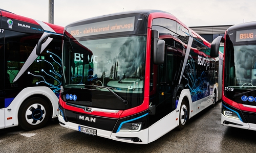 Die Braunschweiger Verkehrs-GmbH (BSVG) hat die ersten vier neuen Elektrobusse vorgestellt,