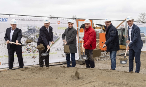 Der erste Spatenstich für den neuen Betriebshof.
