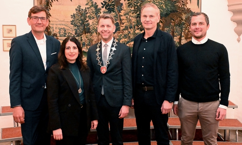 Gunnar Kilian, Daniela Cavallo, Dennis Weilmann, Oliver Blume und Marcel Schäfer (v.l.n.r.) beim Neujahrsempfang im Schloss. 