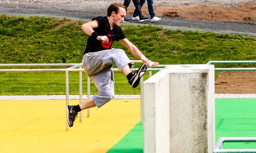 Ab dem 5. Februar können alle, die Lust haben, montags am offenen Parkoursport-Angebot in der Sporthalle der Wilhelm-Busch-Schule an der Cranachstraße teilnehmen.