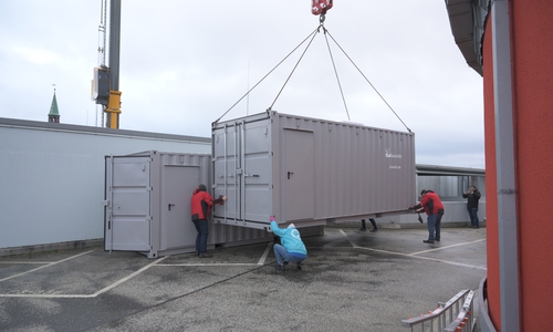 Die Taubenschläge wurden auf dem Dach der Schloss-Arkaden aufgestellt.