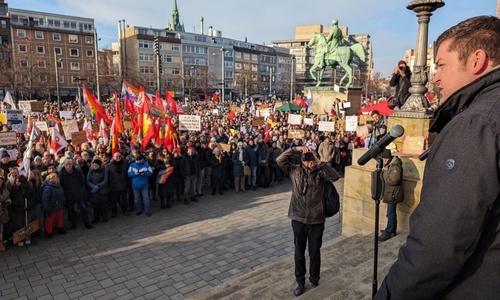 Oberbürgermeister Dr. Thorsten Kornblum hielt eine flammende Rede.