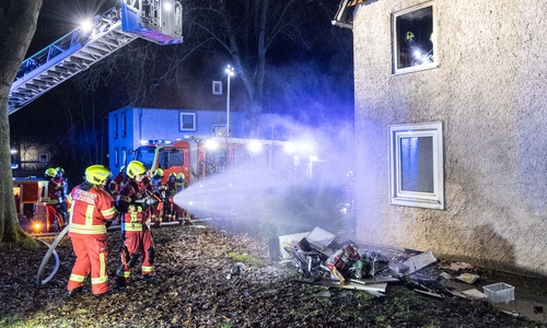 Das Feuer wurde von innen und außen bekämpft.