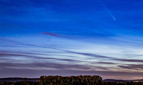 Unter richtigen Bedingungen ist der Komet gut am Himmel zu sehen.