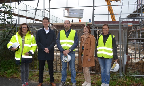 Marta Olejnik (MOD21), Bürgermeister Tobias Grünert, René Plümecke (Fachdienstleitung Hochbau), Erste Gemeinderätin Britta Schwartz-Landeck und Sina Rade (Ingenieurbüro Papendieck&Rade) (v. li.).