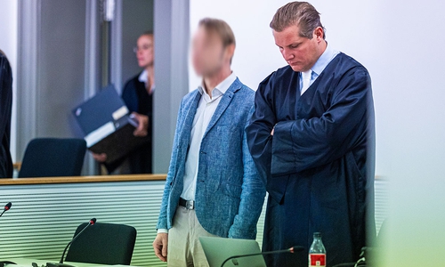 Christian B. mit Anwalt Friedrich Fülscher.