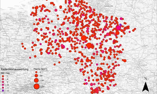 Radarerfasste Sturzfluten von 2001 bis 2022 - Kreisfarbe entspricht dem maximalen Starkregenindex im Niederschlagsgebiet, Kreisgröße gibt die Größe des Niederschlagsgebiets wieder.