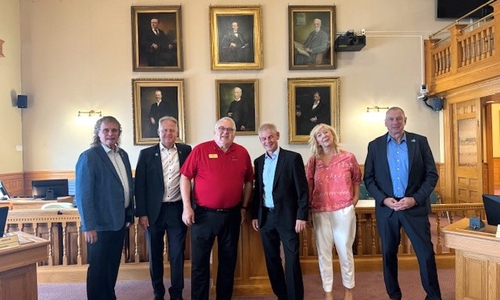 Gegenbesuch im September 2024: Rüdiger Skopek, Simone Kessner, Oberbürgermeister Frank Klingebiel, Bürgermeister Joe Preston, die Fraktionsvorsitzenden Thomas Huppertz (CDU) und Frank Miska (SPD) (v. re.).