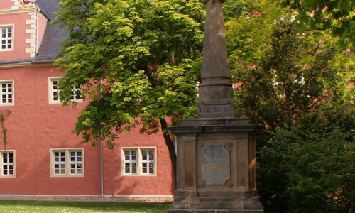 Ab 1960 stand das Denkmal seitlich vor dem Zeughaus. 