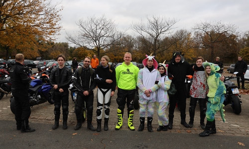 Viele Fahrer hatten sich für den Halloween Rideout passend verkleidet.