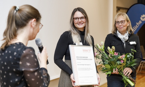 Susanne Kundolf (Leiterin des städtischen Soziallreferats und Vorsitzende des Braunschweiger Präventionsrats), Katharina Gähle (Preisträgerin und pädagogischen Leitung für „Balu und Du“ in Braunschweig) Birgit Seel (Laudatorin, Oberstaatsanwältin und Beisitzerin im Präventionsrat)