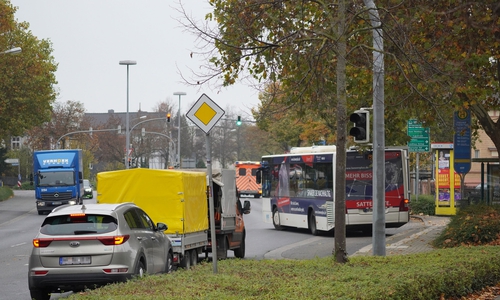 Noch müssen die Busse am Grünen Platz ohne Schleuserampel auskommen