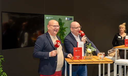 Die beiden Gastgeber Marc Angerstein, Geschäftsführer und Herausgeber von regionalHeute.de, und Stefan Becker, Niederlassungsleiter Autohaus Rosier,