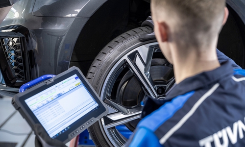 Die Hauptuntersuchung bei TÜV NORD stellt sicher, dass jedes Fahrzeug gründlich auf technische Sicherheit und Verkehrstauglichkeit überprüft wird.