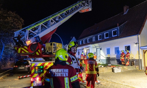 Auch die Drehleiter war im Einsatz.