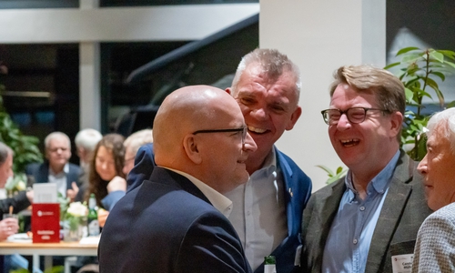 Stefan Becker (Autohaus Rosier), René Burdries (Bau- und Möbeltischlerei Budries), der Braunschweiger CDU-Bundestagabegeordnete Carsten Müller und Martin K. Burghartz. 