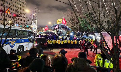 Demo vor der Nationalversammlung von Südkorea am 04.12.2024
