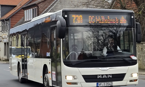 Der Regiobus auf der Fahrt von Evessen nach Braunschweig.