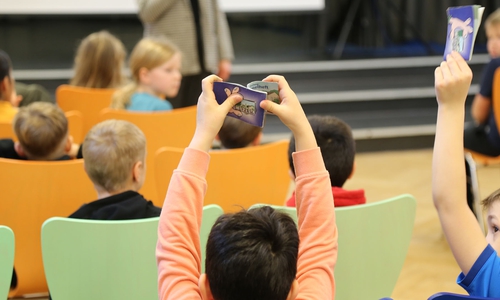 Die Kinder präsentierten stolz ihr gefülltes Stempelheft.