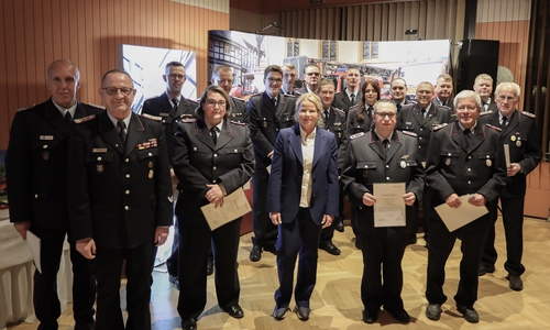 Die geehrten aus dem Jahr 2023 mit Dank und Anerkennung der Oberbürgermeisterin Urte Schwerdtner.