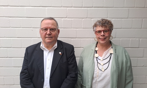 v.l.: Reiner Knoll und Nicole Bliesener nach der Wahl in Veltenhof.