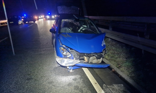 Totalschaden: Das Auto wurde durch den Unfall stark beschädigt.