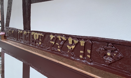 Die restaurierte Jahreszahl mit den Spuren alter Vergoldung. 