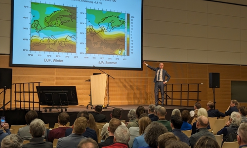 Der Meteorologe und ARD-Wettermann Karsten Schwanke veranschaulichte den Klimawandel.