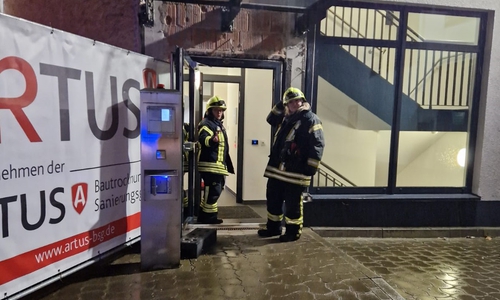 Die Feuerwehr musste die Filiale entrauchen.