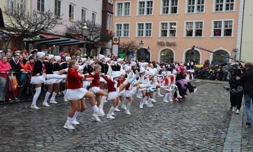 Die Tanzvorführungen am Altstadtmarkt wechselten minütlich.