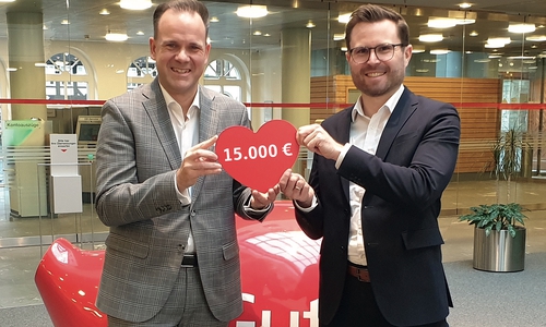  Ingmar Müller, Vorstandsmitglied der Sparkasse Hildesheim Goslar Peine, und Marcel Schmidt, Bereichsdirektor Firmenkunden.