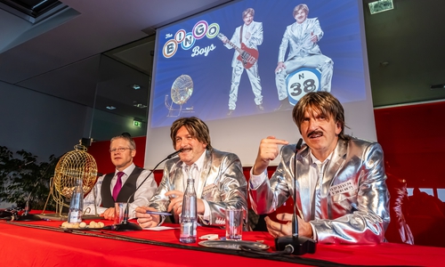 Schon bei der Pressekonferenz sorgten Christian Eitner (re.) und Louie (Mitte) für Stimmung.