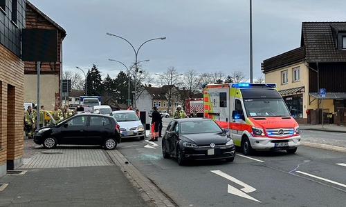 An dem Unfall waren drei Autos beteiligt.