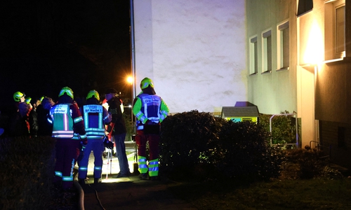 Die Feuerwehr musste mitten in der Nacht einen Kellerbrand bekämpfen.