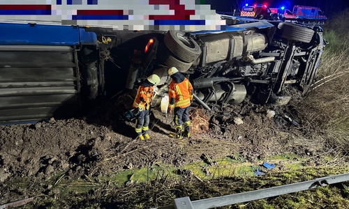 Bei einem Unfall auf der A2 am Samstagmorgen wurde der Fahrer schwer verletzt.