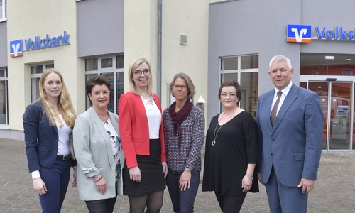  Das BRAWO-Team ist wieder in Ilsede vor Ort: Sabrina Keunecke, Britta Wille, Stephanie Aumann, Daniela Schlote, Silke Winkler und Rainer Falkenhagen (von links). Es fehlen Heidi Burgdorf und Ina Lieke-Rümenapf auf dem Foto.