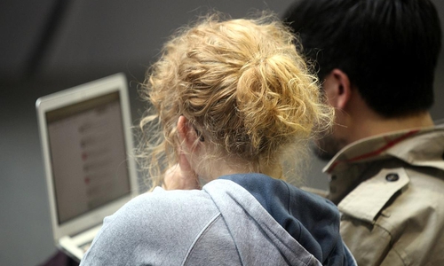 Mann und Frau am Computer (Archiv)
