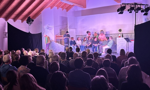 Die zweite Vorstellung im DGH in Heiningen war ausverkauft.